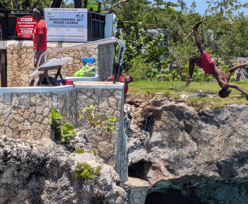 锐克思餐吧-内格里尔必去景点