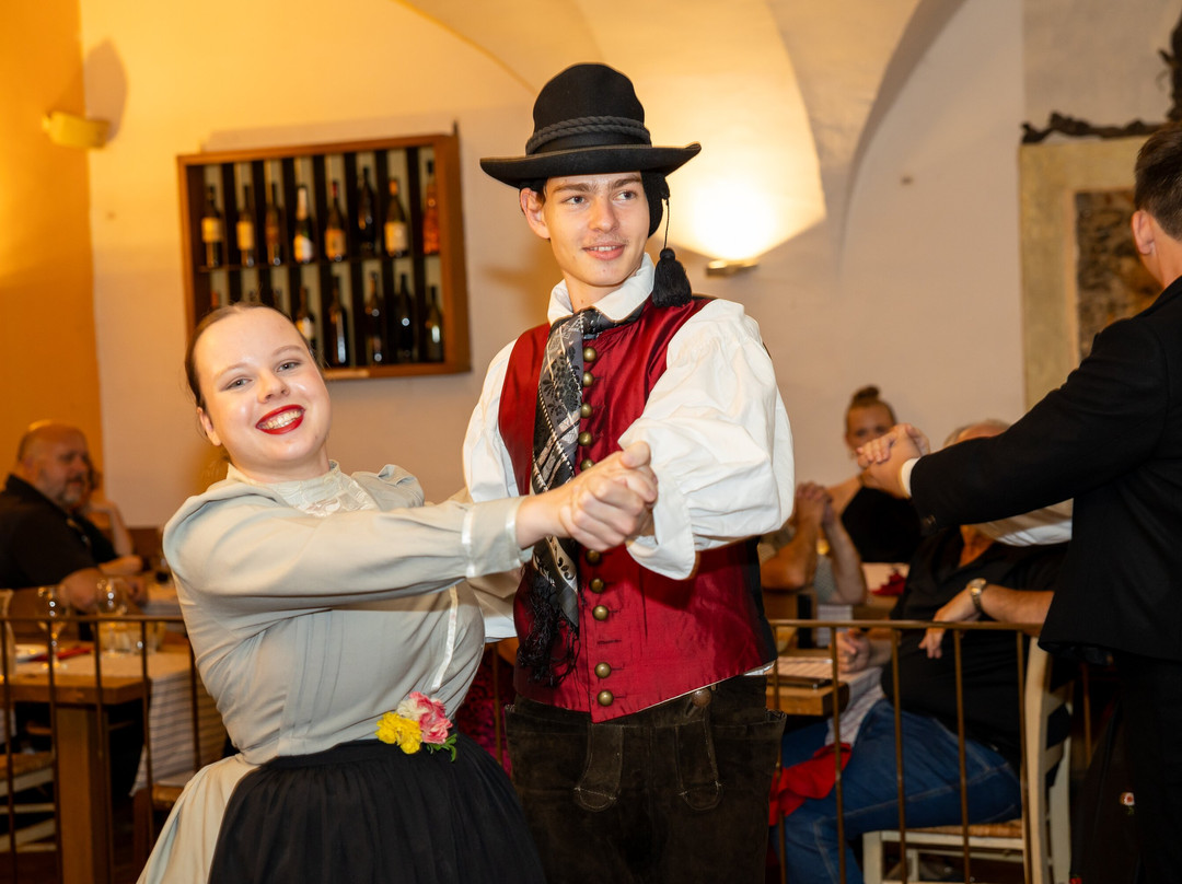 Traditional Slovenian Dinner & Show-卢布尔雅那必去景点