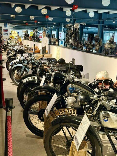 Zylinderhaus Nostalgie & Oldtimer Museum-贝恩卡斯特尔－屈斯必去景点
