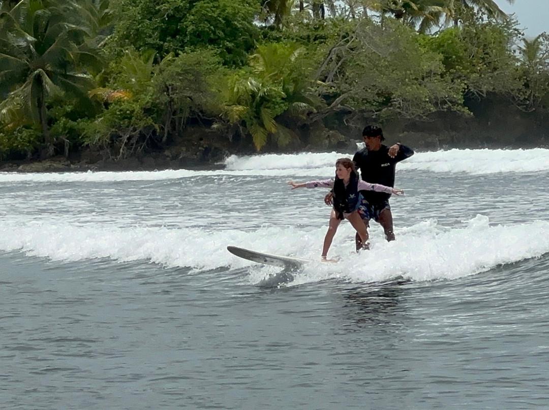 Escuela del Mar Surf School-Carenero Island必去景点