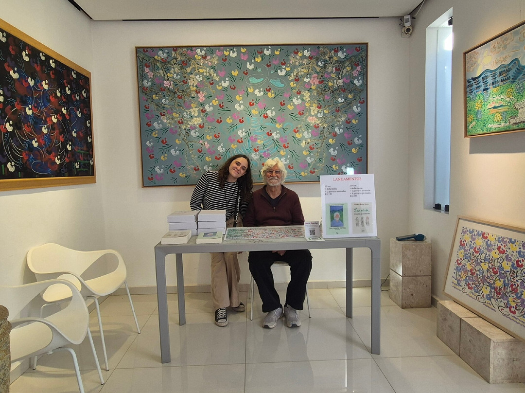 Galeria e Fundação Oscar Araripe-蒂拉登特斯必去景点