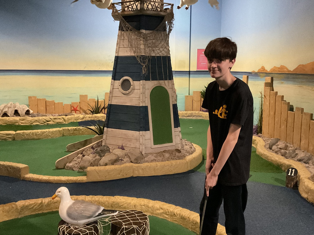 Paradise Island Adventure Golf - Cheshire Oaks-埃尔斯米尔港必去景点