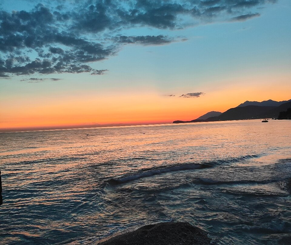 Buneci Beach-Piqeras必去景点