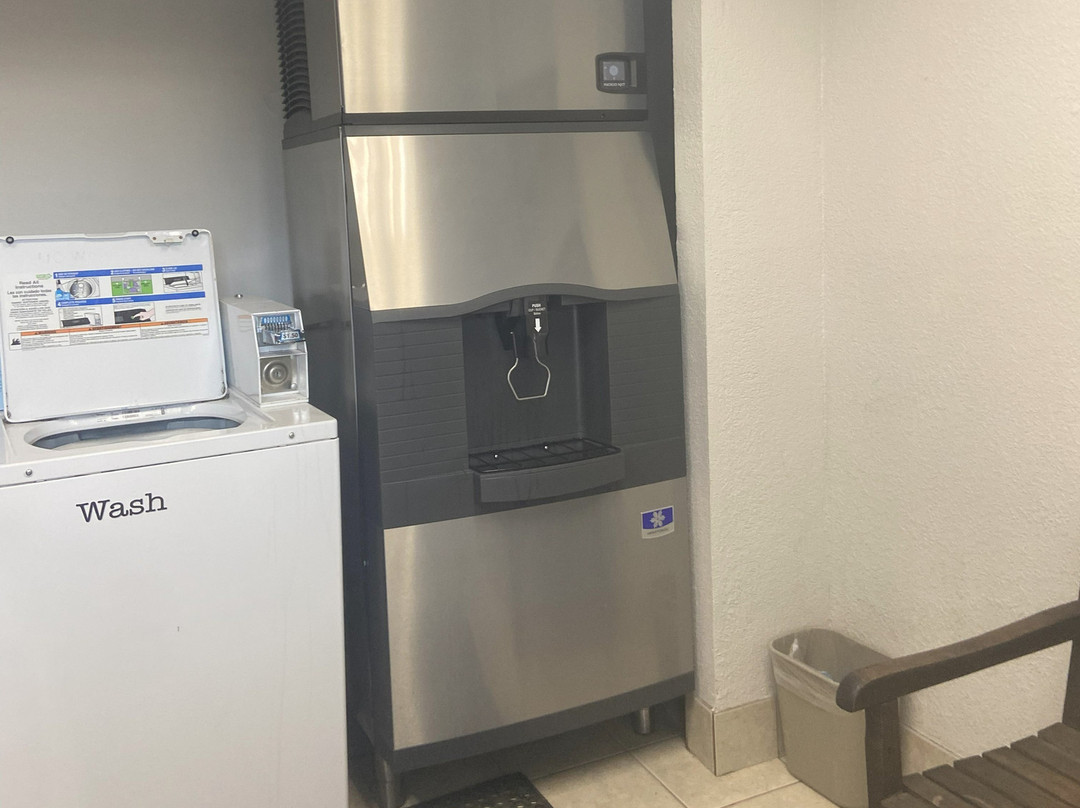 宾厄姆顿-约翰逊城红屋顶酒店主图