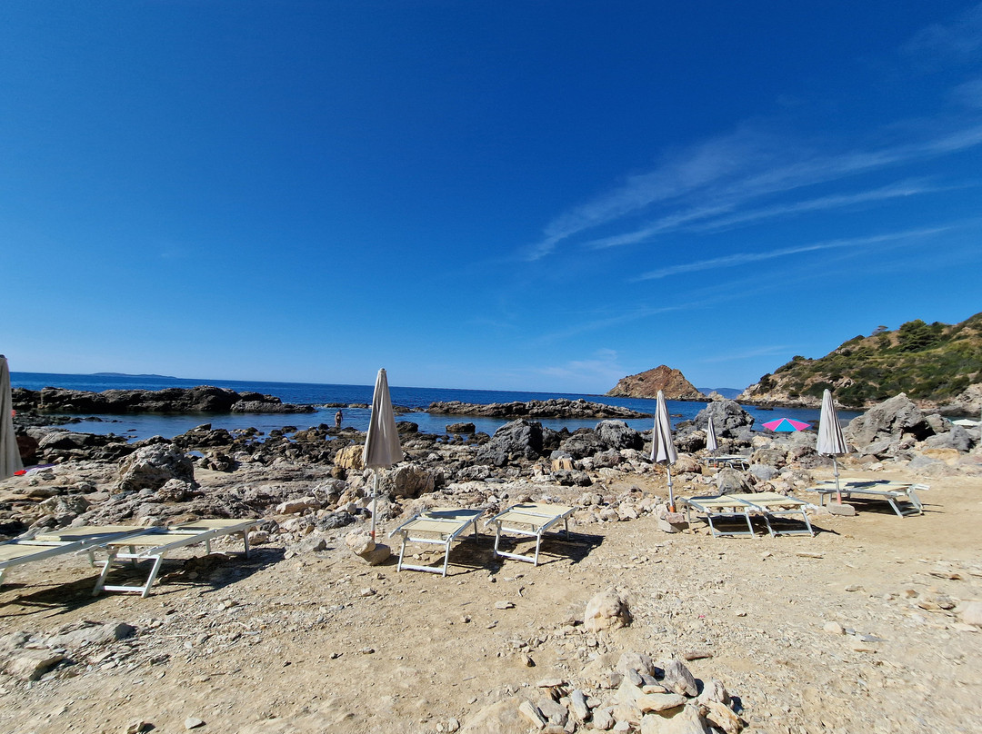 Cala Mar Morto-圣托斯特凡诺港必去景点