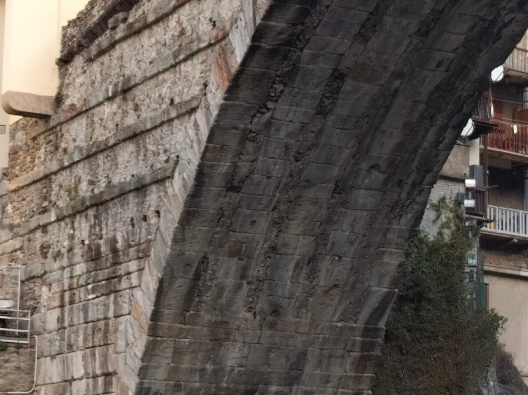 Il ponte romano di Pont-Saint-Martin-Pont-Saint-Martin必去景点