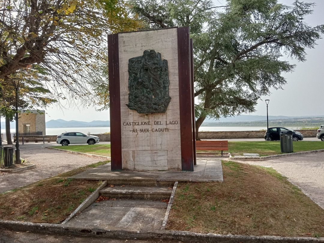 Il Monumento ai Caduti-Castiglione del Lago必去景点