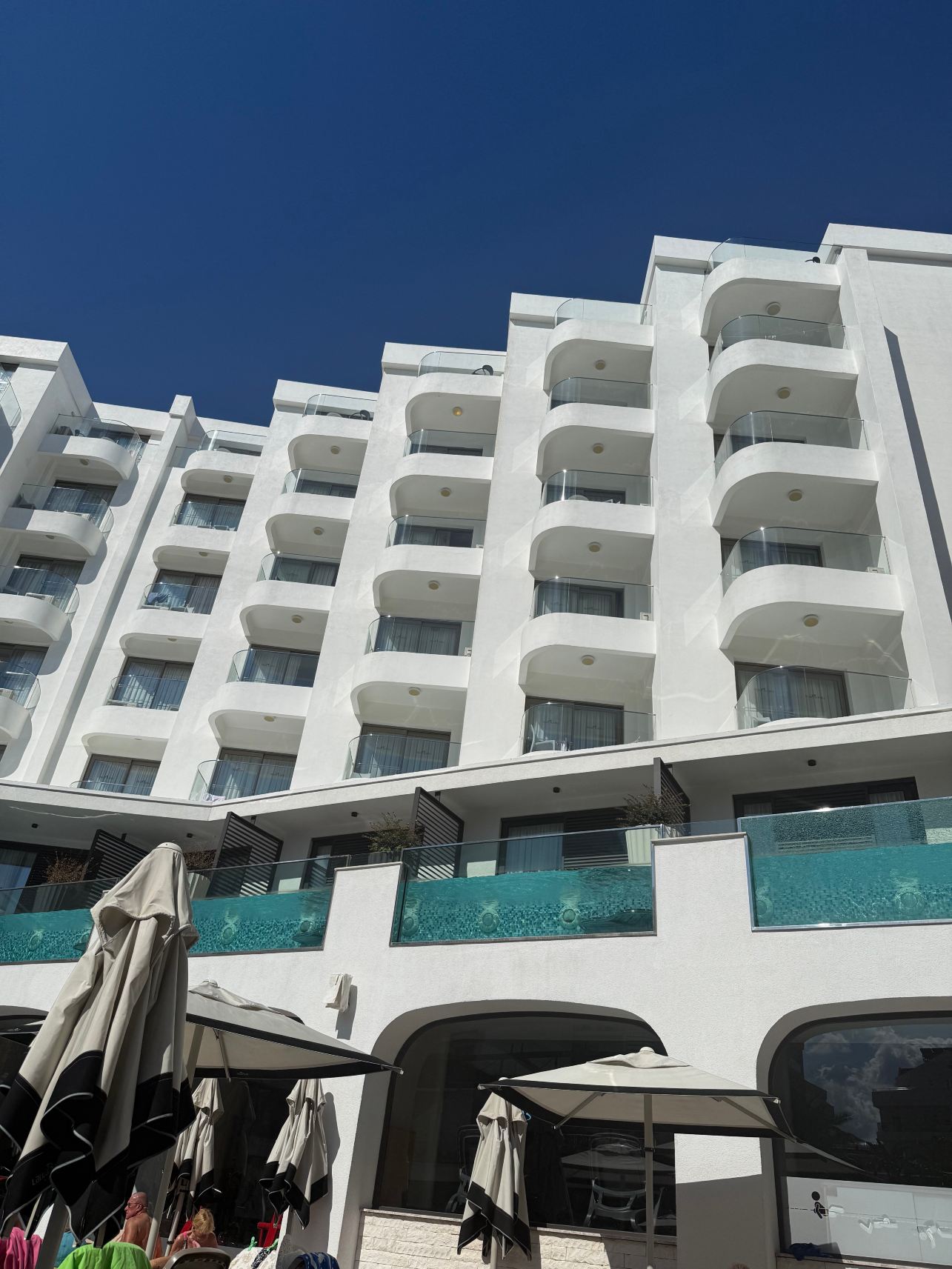 拉里拉蓝色套房酒店-旅行者