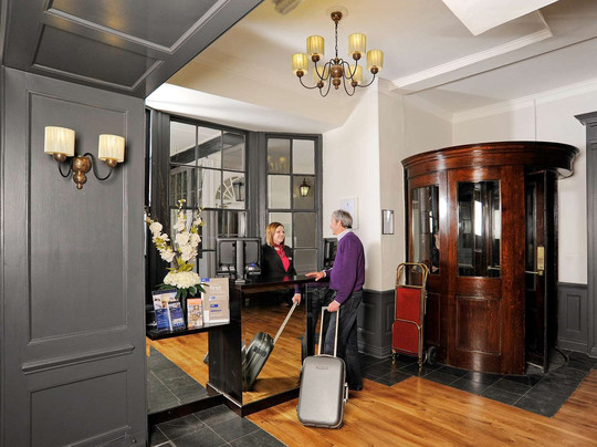 水星南安普敦中心海豚酒店