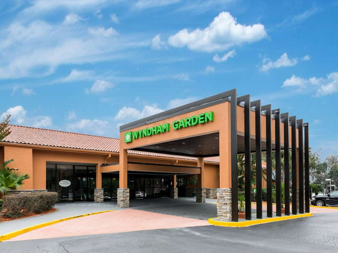 派拉蒙广场套房酒店主图