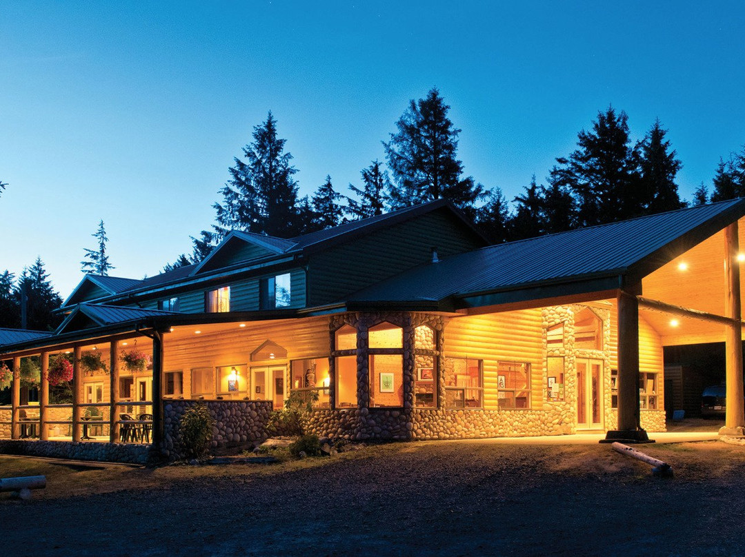 Graham Island酒店住宿-Haida House at Tllaal