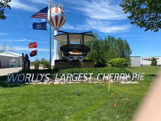 World's Largest Cherry Pie景点图片
