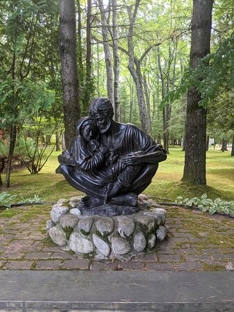 Cross In The Woods National Shrine景点图片