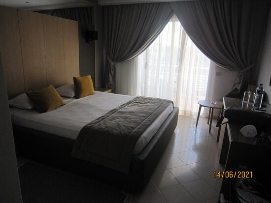 阿布索菲安尼酒店主图