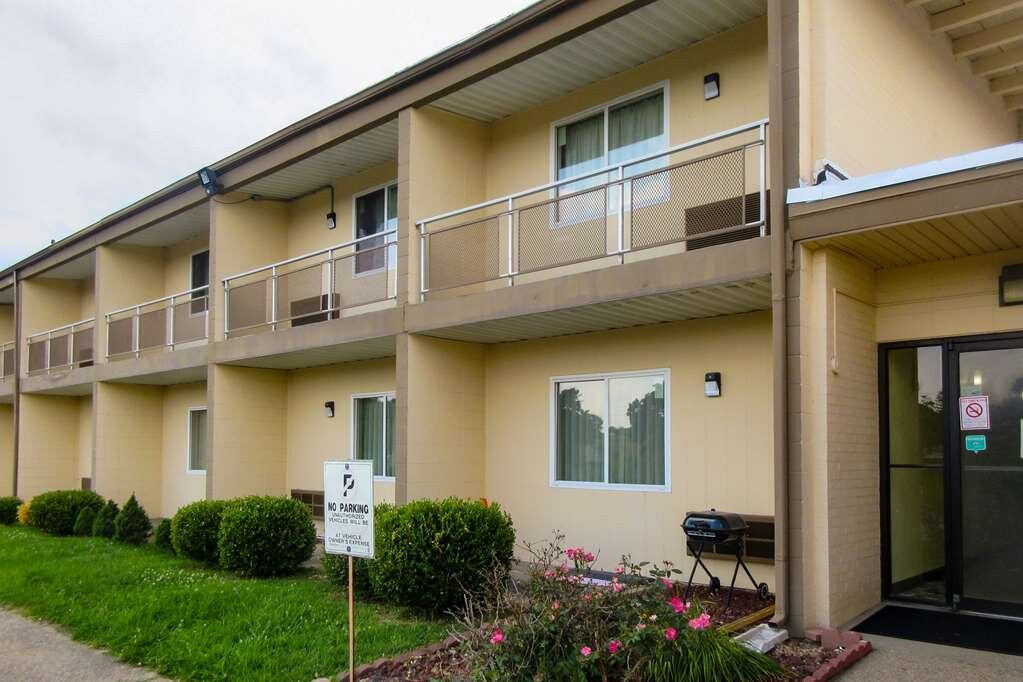 伊克诺米旅馆主图