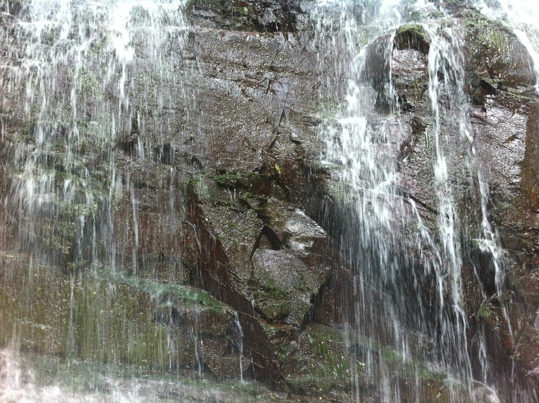 Lonak Waterfall景点图片