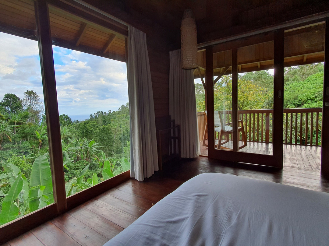 Giriwood Hotel & Villa主图