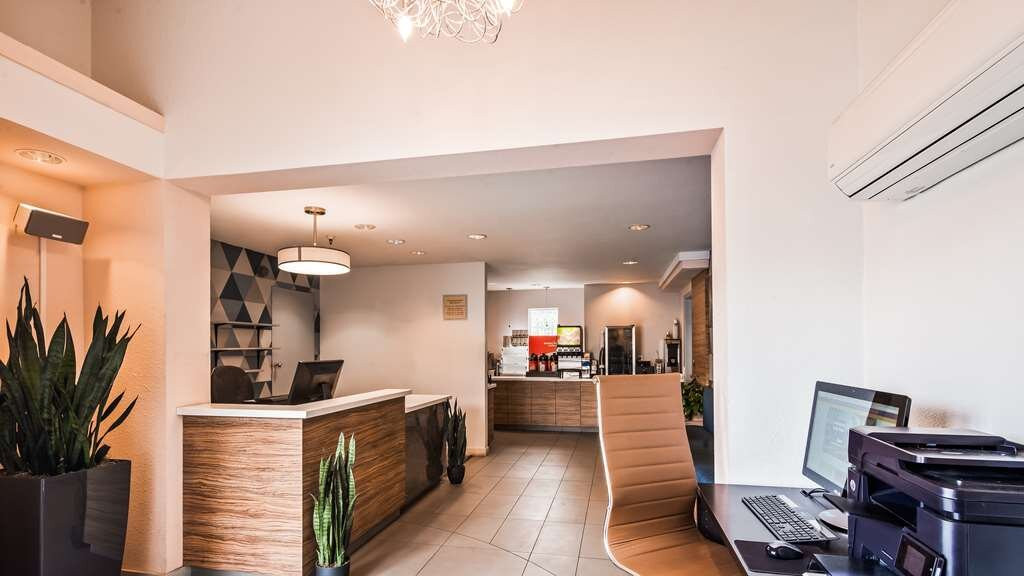 贝斯特韦斯特优质行政套房酒店主图