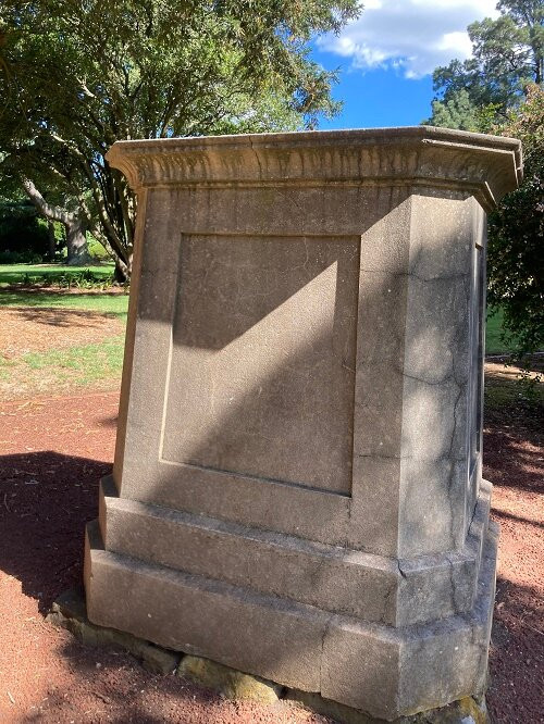 Robert Burns Statue-坎普尔顿必去景点