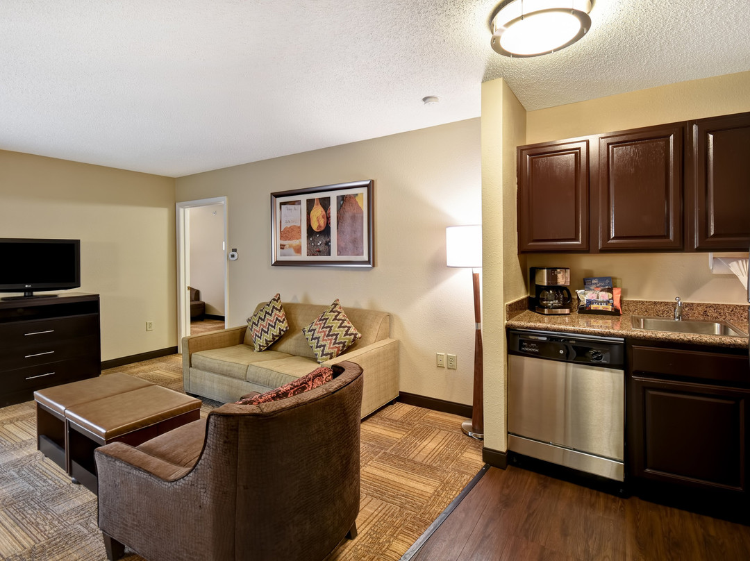 Staybridge Suites Grand Rapids - Airport by IHG主图