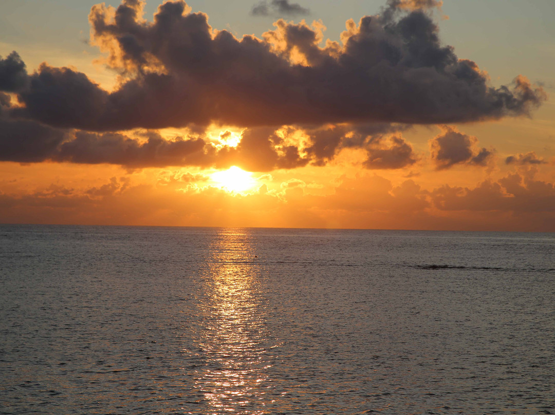 兰卡杨岛潜水度假酒店主图