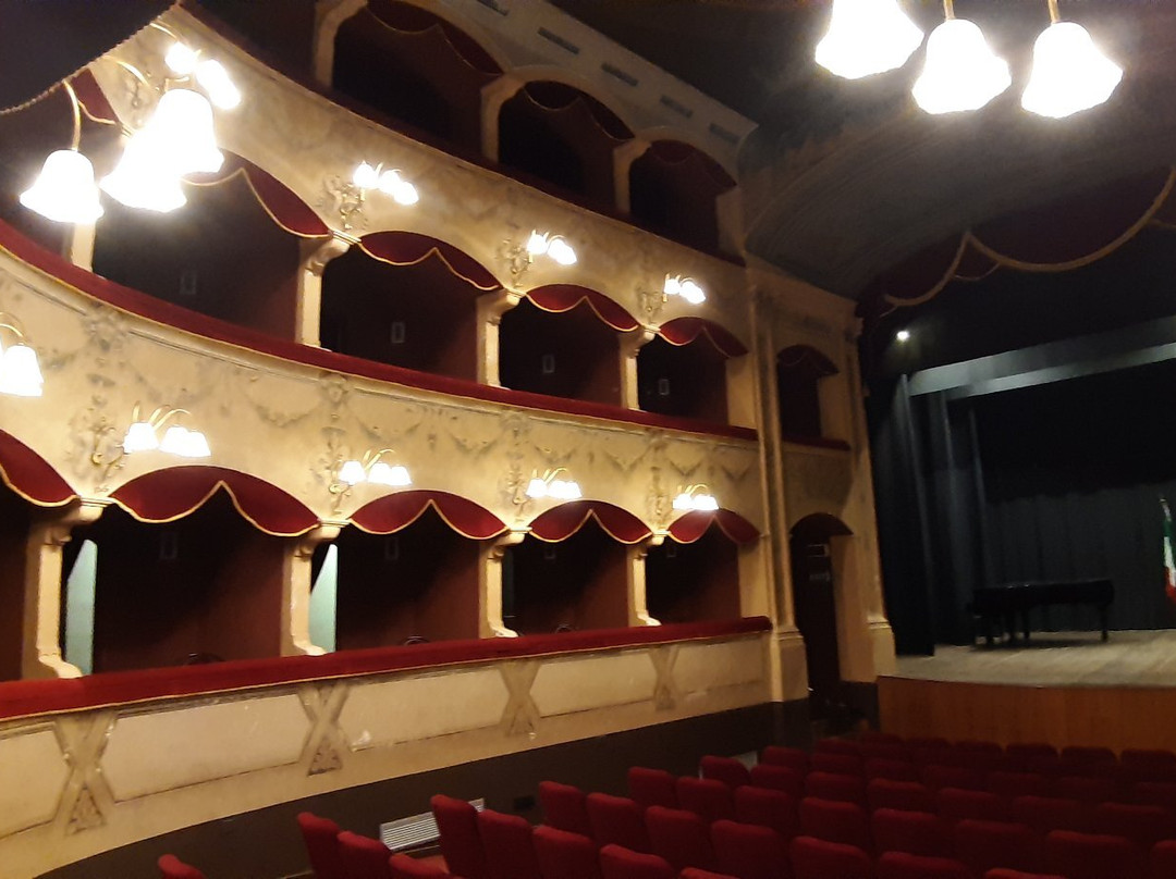 Teatro Comunale S. Cicero-切法卢必去景点