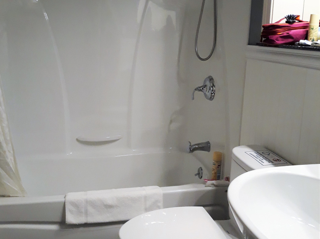 Mt Madison Inn & Suites主图