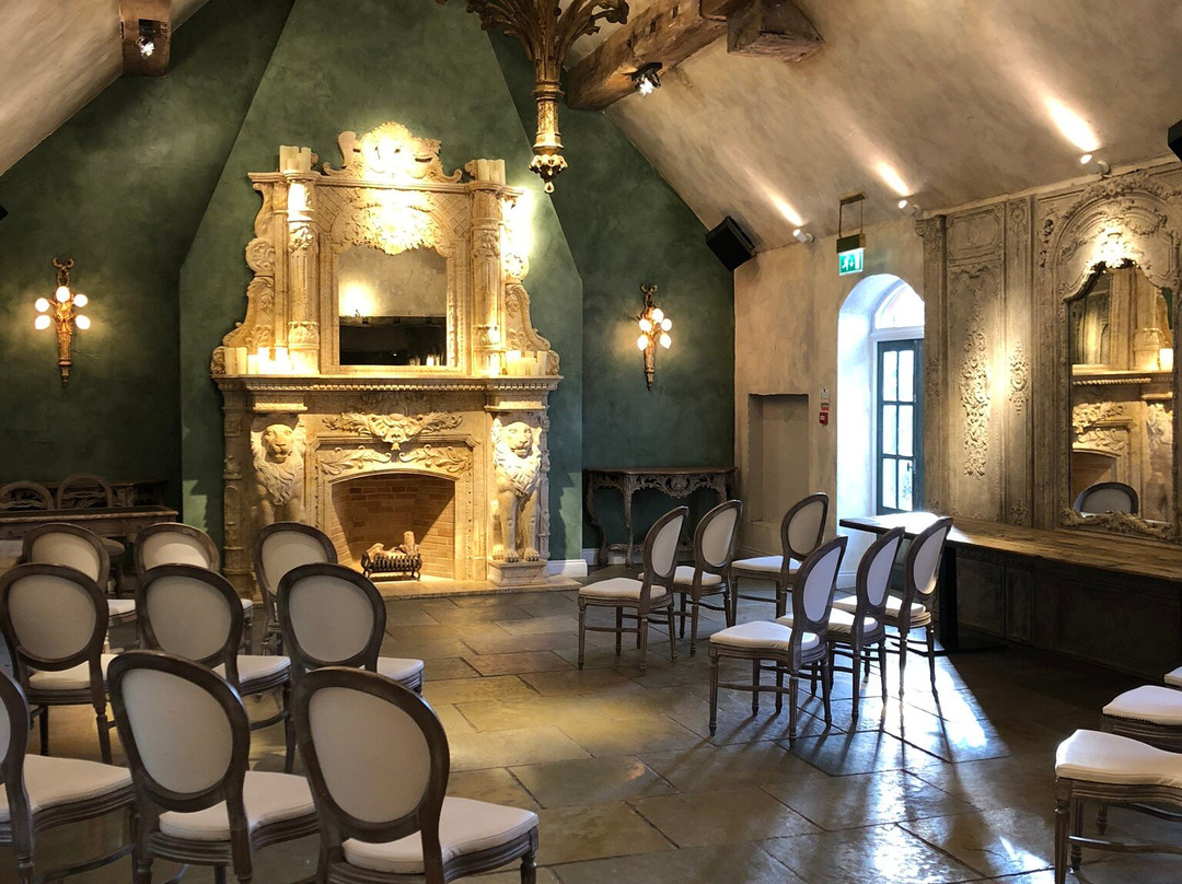 Le Petit Chateau & William De Percy主图