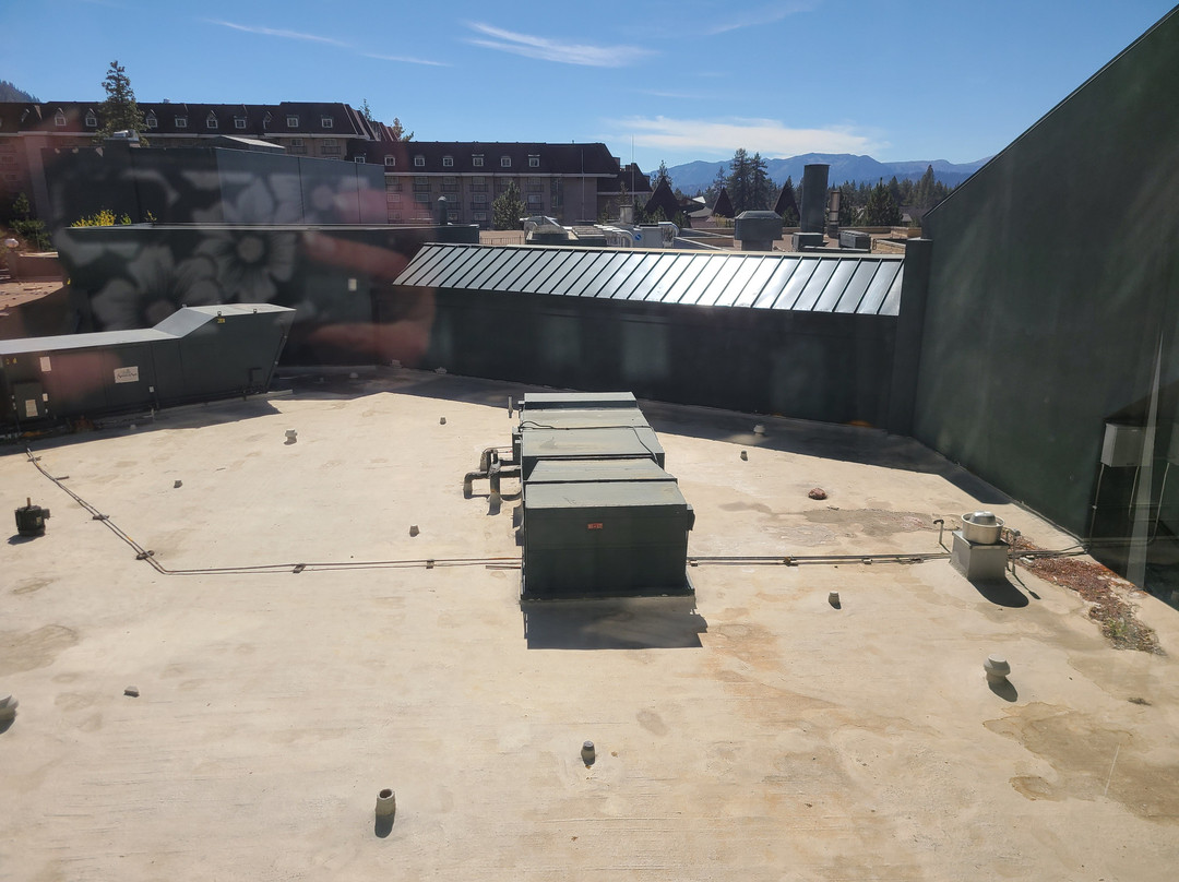 塔霍哈拉斯湖酒店主图