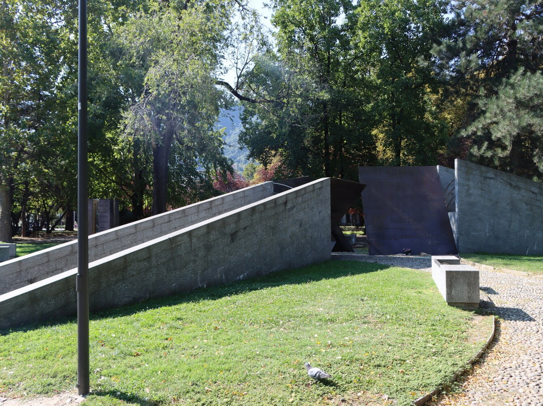 Monumento alla Resistenza Europea-科莫必去景点