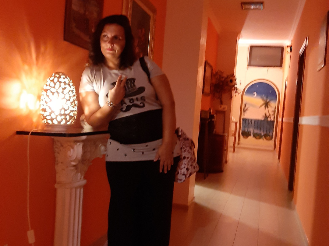 Tropical Hotel主图