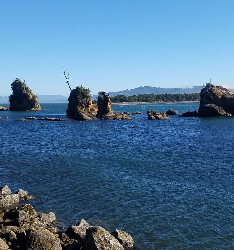 The Three Graces-Rockaway Beach必去景点