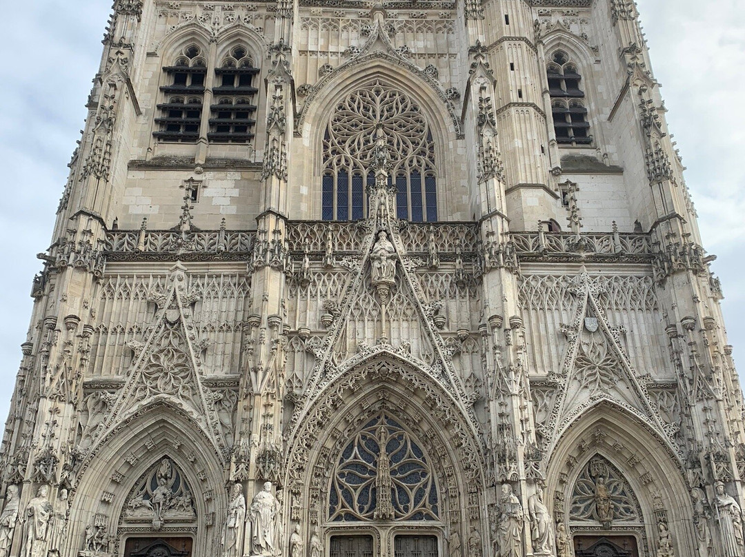 Saint Vulfran Collegiate Church-Abbeville必去景点