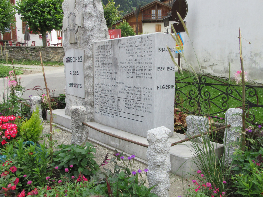 Monument communal-Areches必去景点