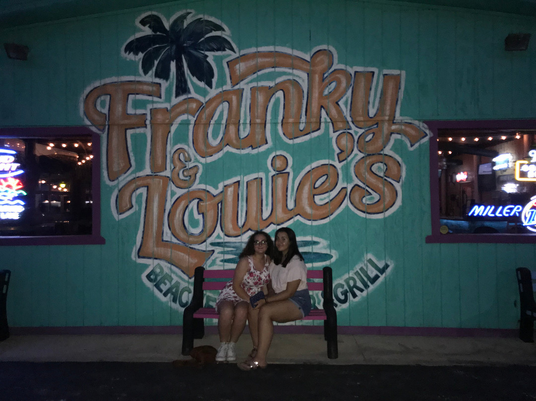 Franky & Louie's Beach Front Bar & Grill景点图片