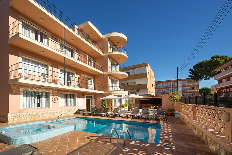 Martinez Apartments主图