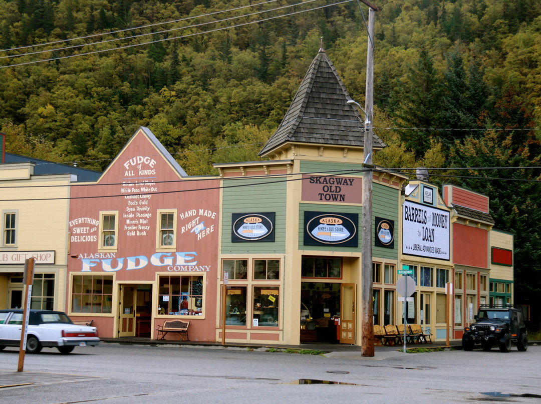 State Street and Broadway Street-史凯威必去景点