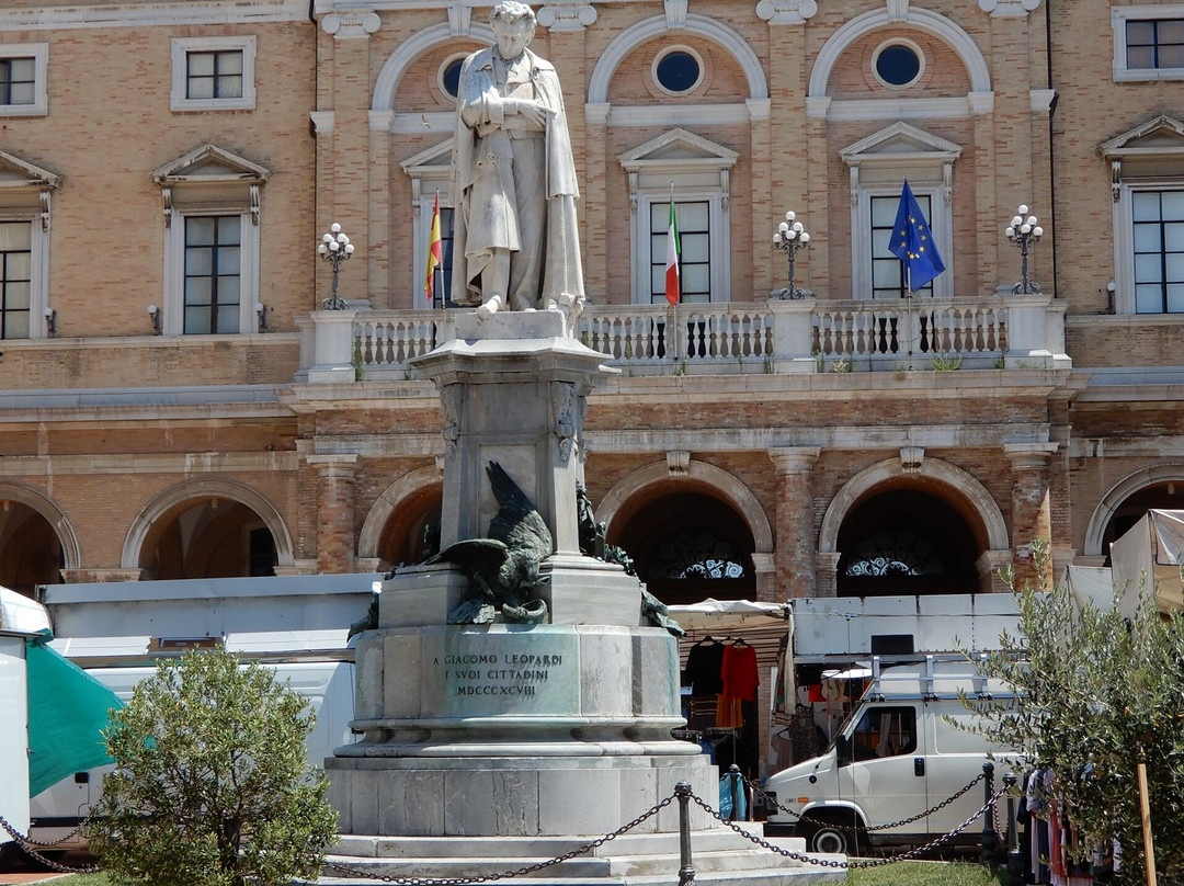 Statua di Giacomo Leopardi景点图片