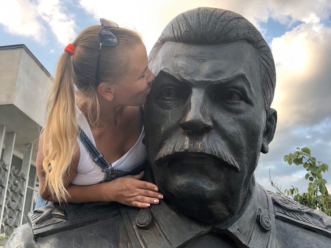 Monument Yaltinskoi Troike-Livadiya必去景点