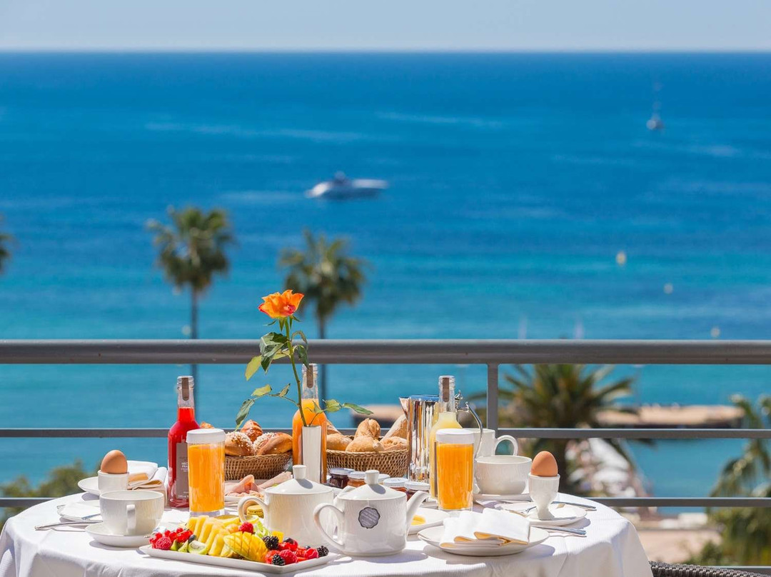 戛纳大华酒店主图