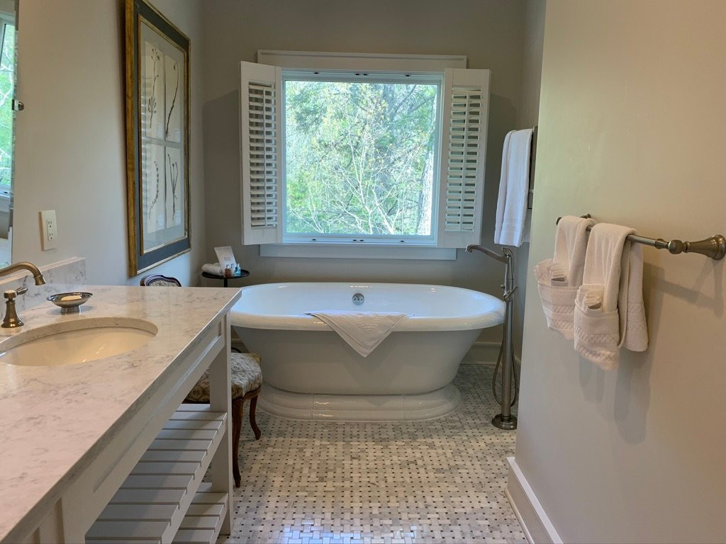 Half-Mile Farm by Old Edwards主图