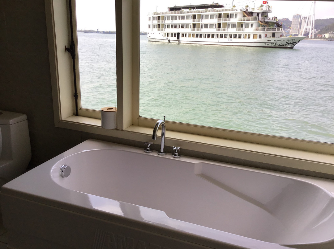 Amira Cruises-下龙湾必去景点