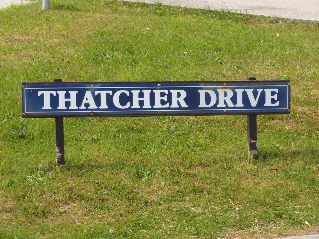 Margaret Thatcher Memorial Bust-Stanley必去景点