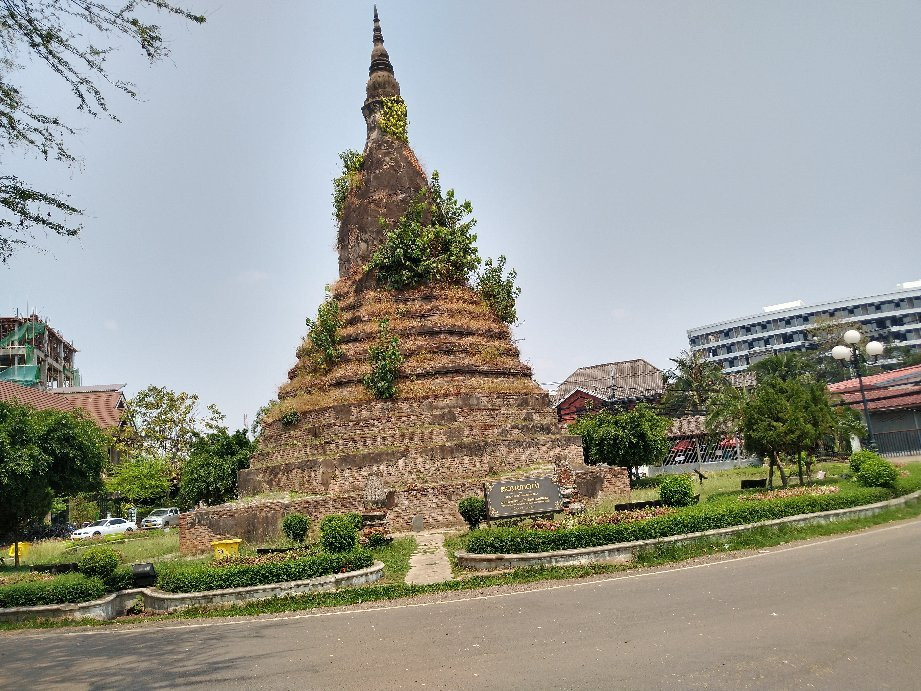 Black Stupa (That Dam)-万象必去景点
