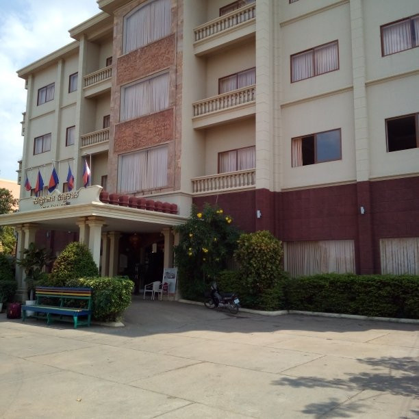 Golden River Hotel主图