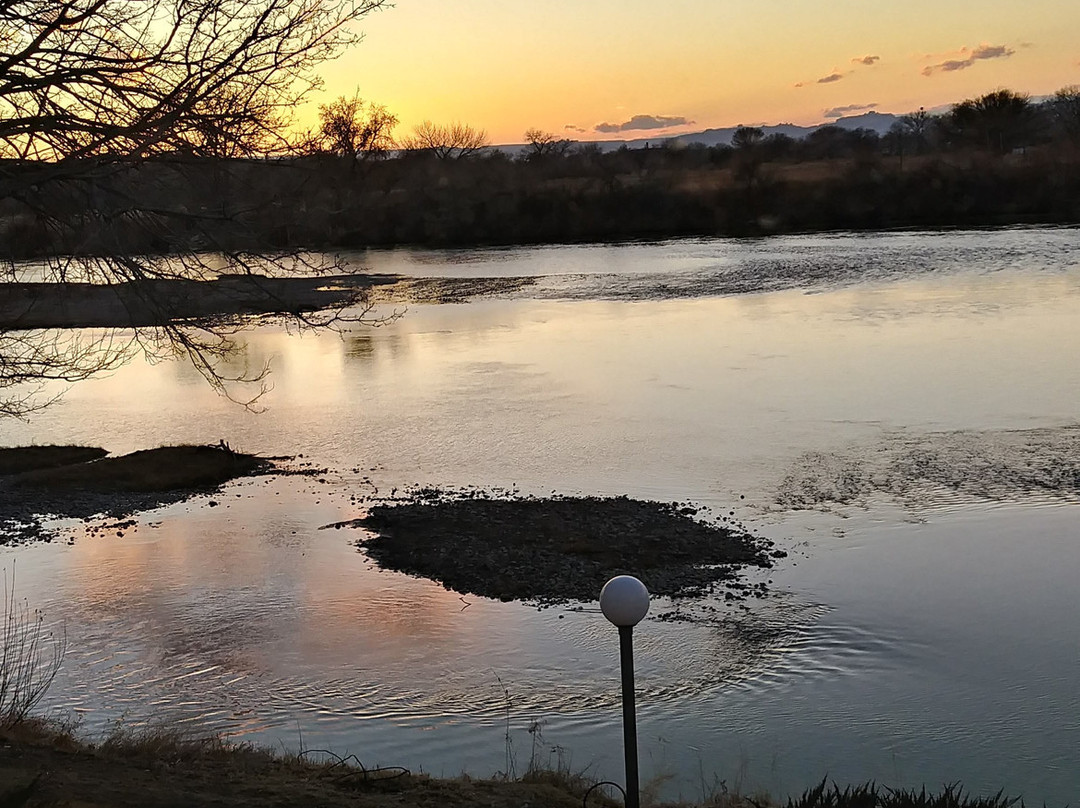河流露台酒店主图