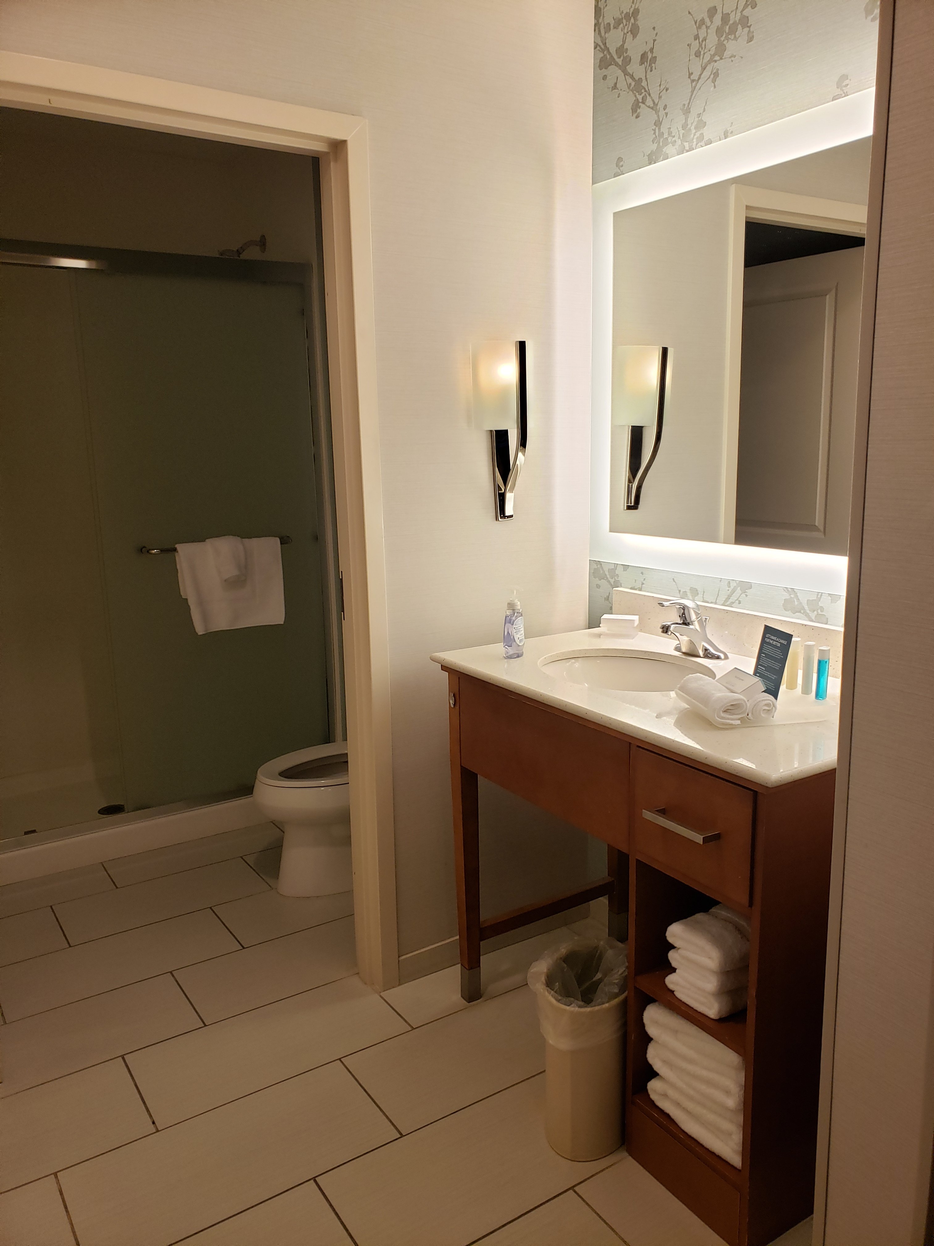 Homewood Suites by Hilton Gateway Hills Nashua-浴室
