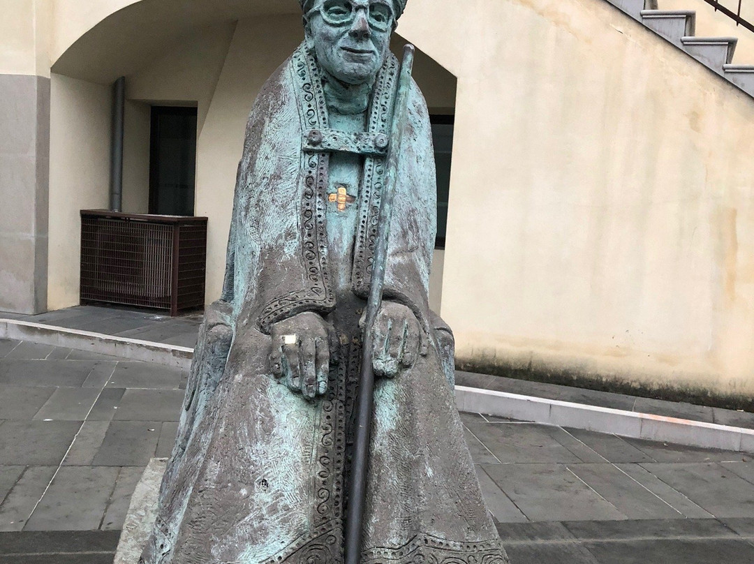 Statua a Monsignore Abramo Freschi Vescovo景点图片