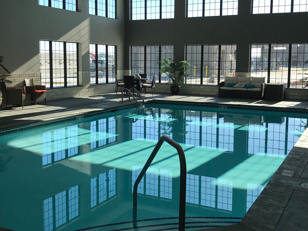 Blue Grass Inn & Suites主图