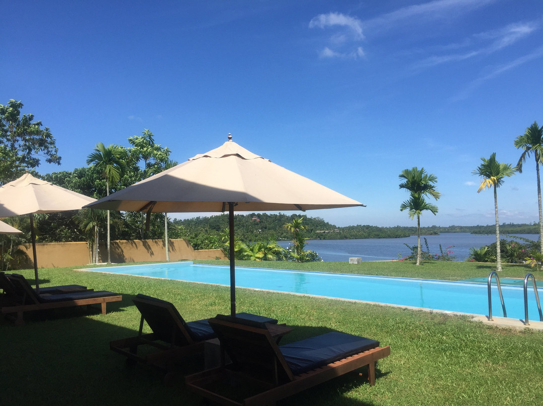 卡拉邦戈湖度假酒店主图